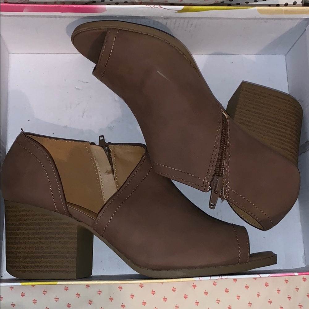 Qupid brown booties